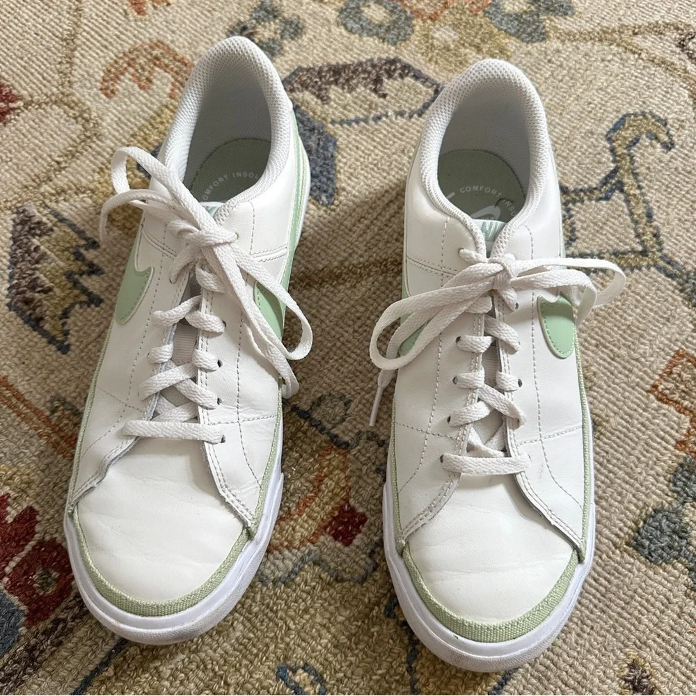 Girls Nike Tennis Shoes Sz 6.5Y